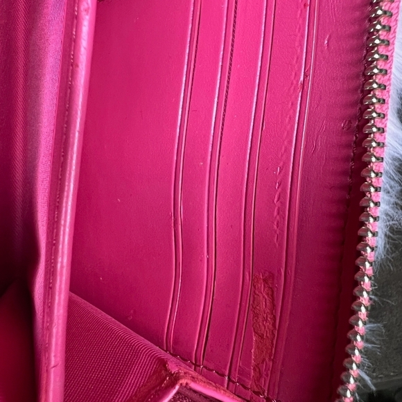 Coach Zippy Wallet - Picture 4 of 8